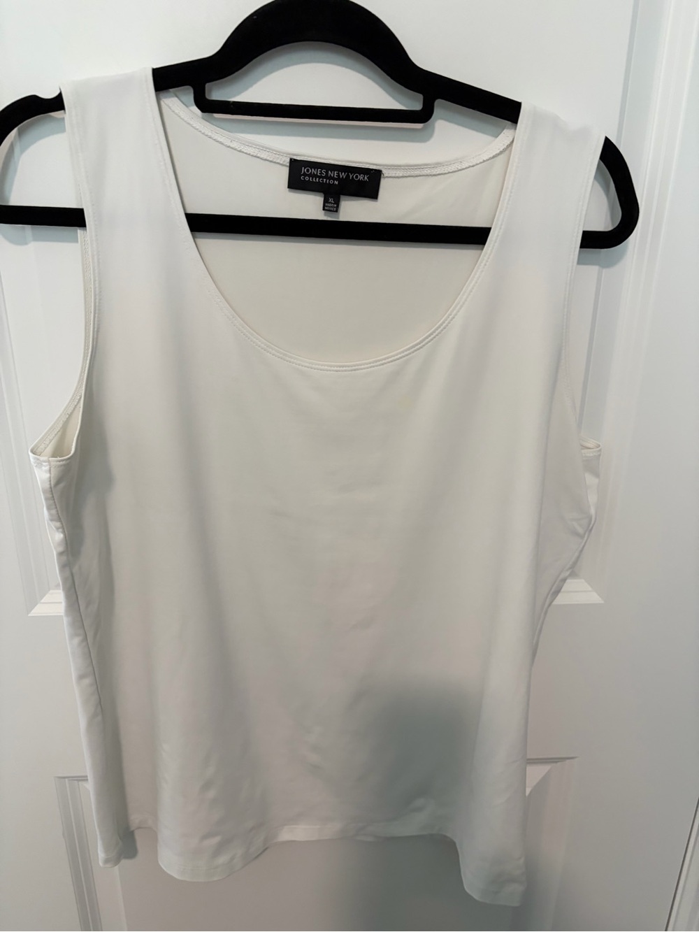 Jones New York Cream Scoop Neck Tank